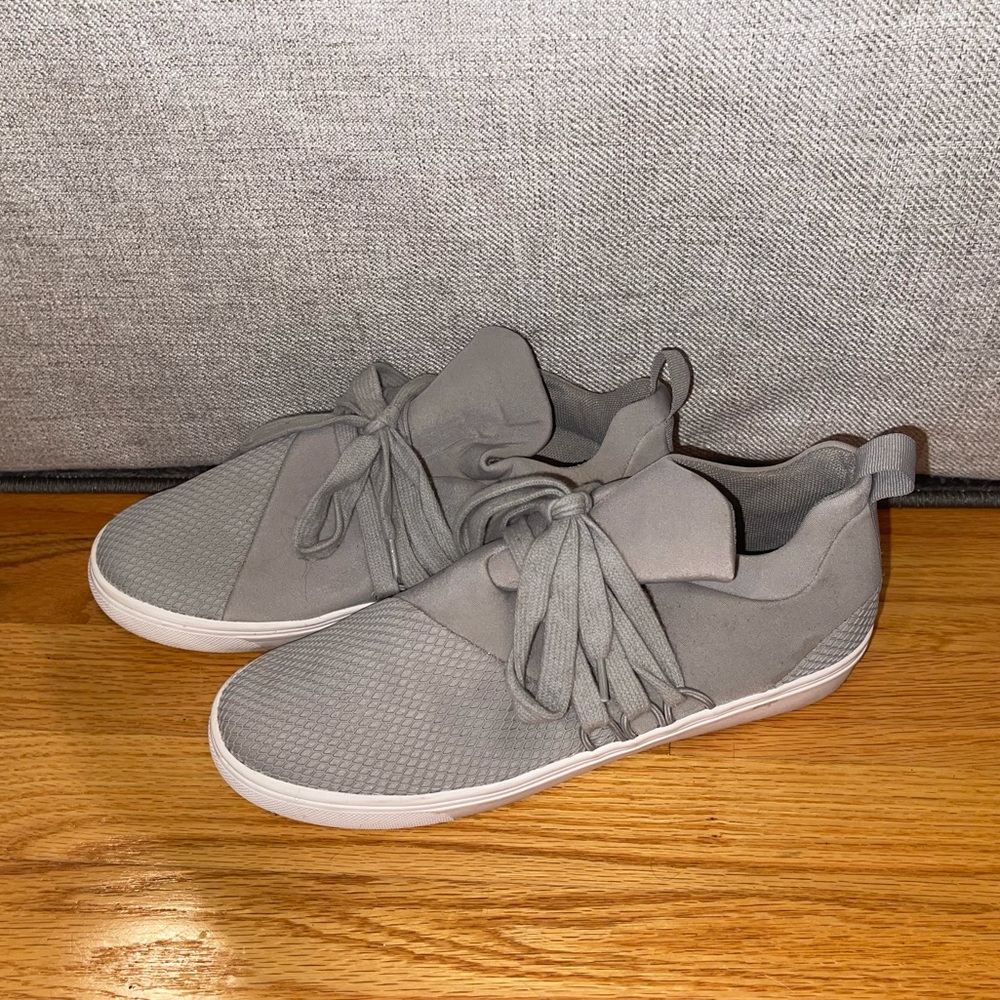Steve Madden grey comfortable sneakers